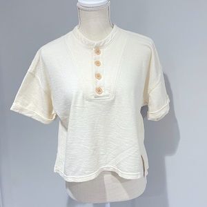NWT 4-button Henley Cropped Tee